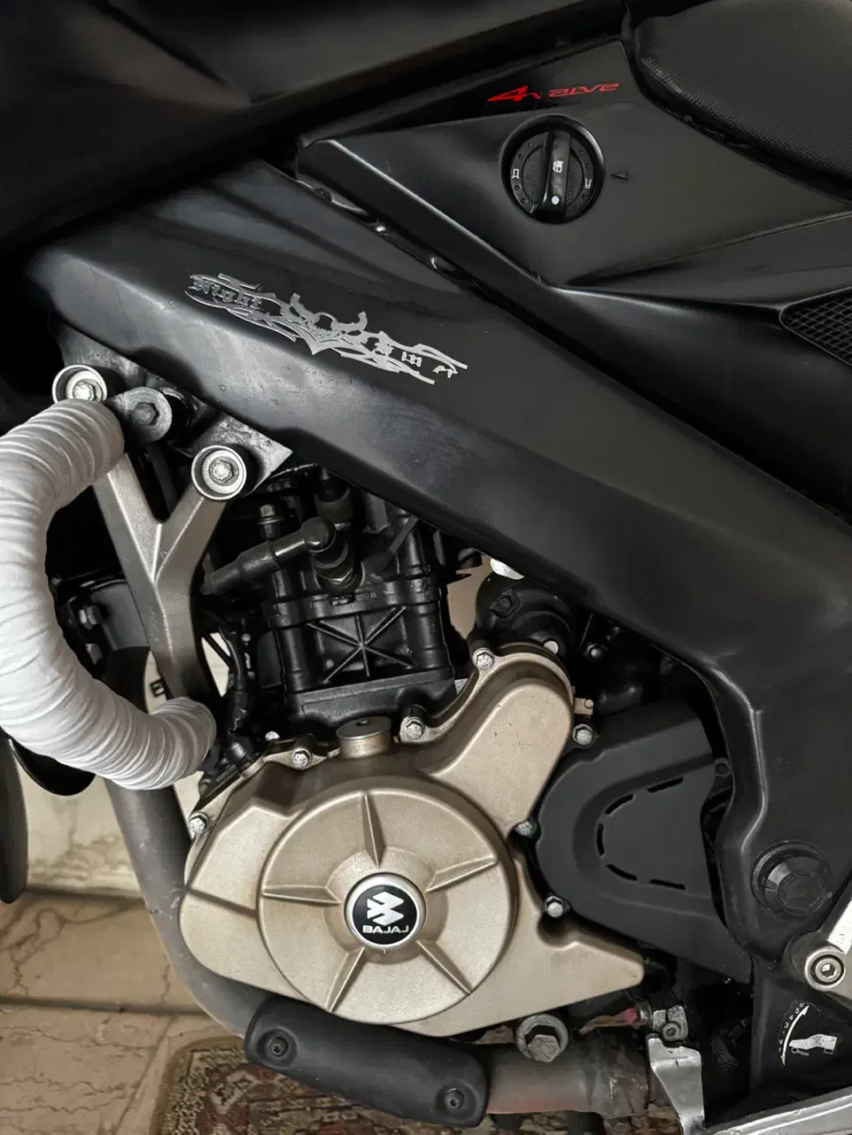 Ns200 مدل ۹۲ انجین طلا|موتورسیکلت|تهران, مینای شمالی (مخبر)|دیوار