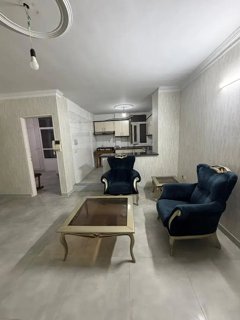 پیروزی تاجری ۵۰ مترباآسانسور