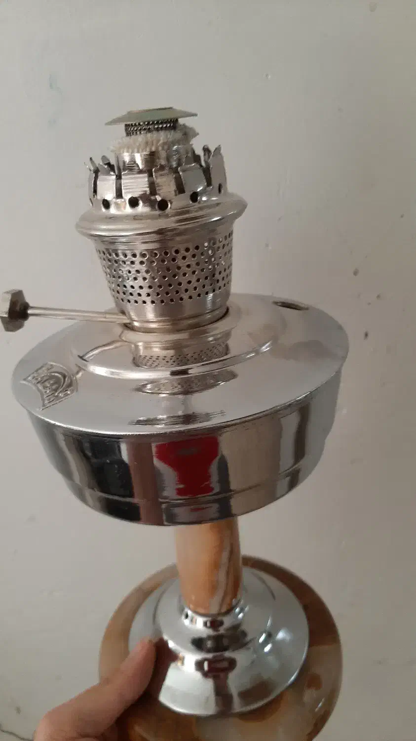 چراغ گردسوز نفتی انتیک- نو|کلکسیون اشیاء عتیقه|قم, نیروگاه|دیوار