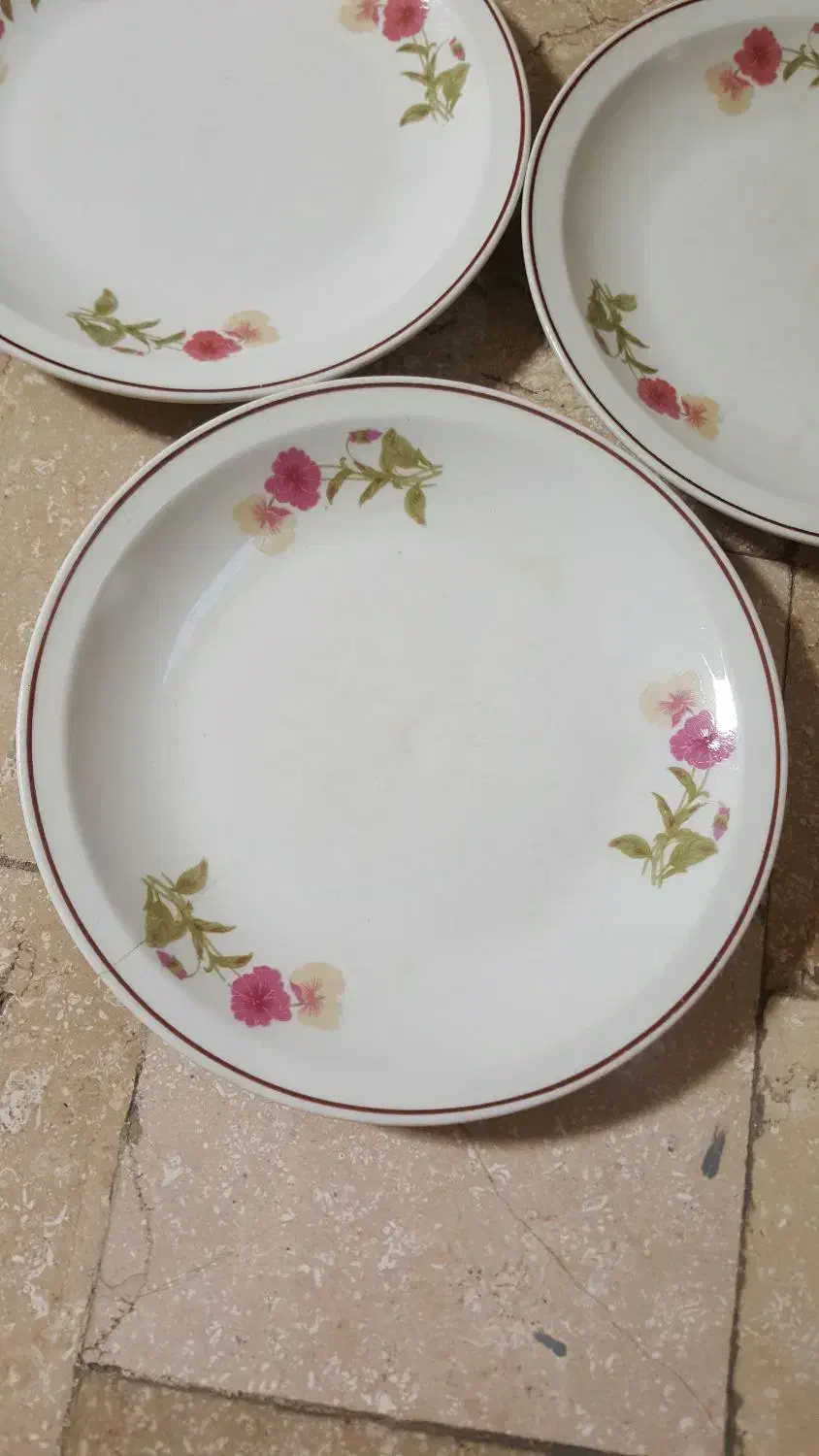 سه عدد بشقاب چینی قدیمی و ۵عدد فنجان ارکوپال وغیره|ظروف سرو و پذیرایی|تهران, زنجان جنوبی|دیوار