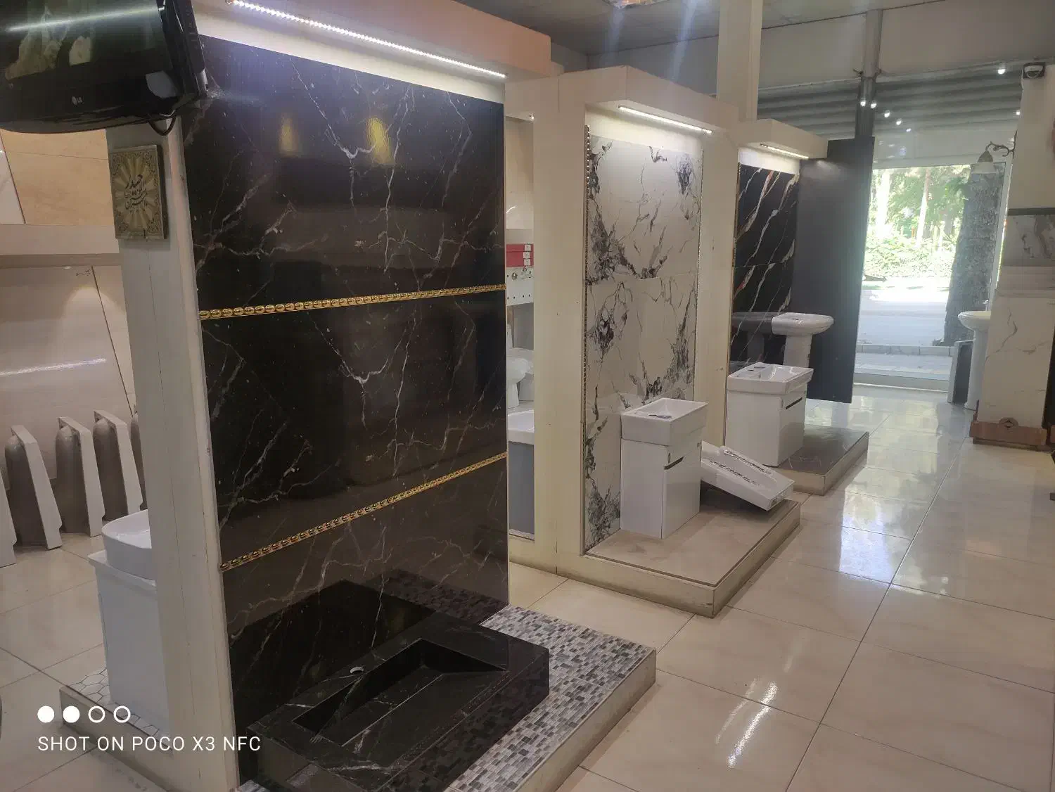 توزیع انواع کاشی و سرامیک با کیفیت قیمت مناسب|مصالح و تجهیزات ساختمان|چناران, |دیوار