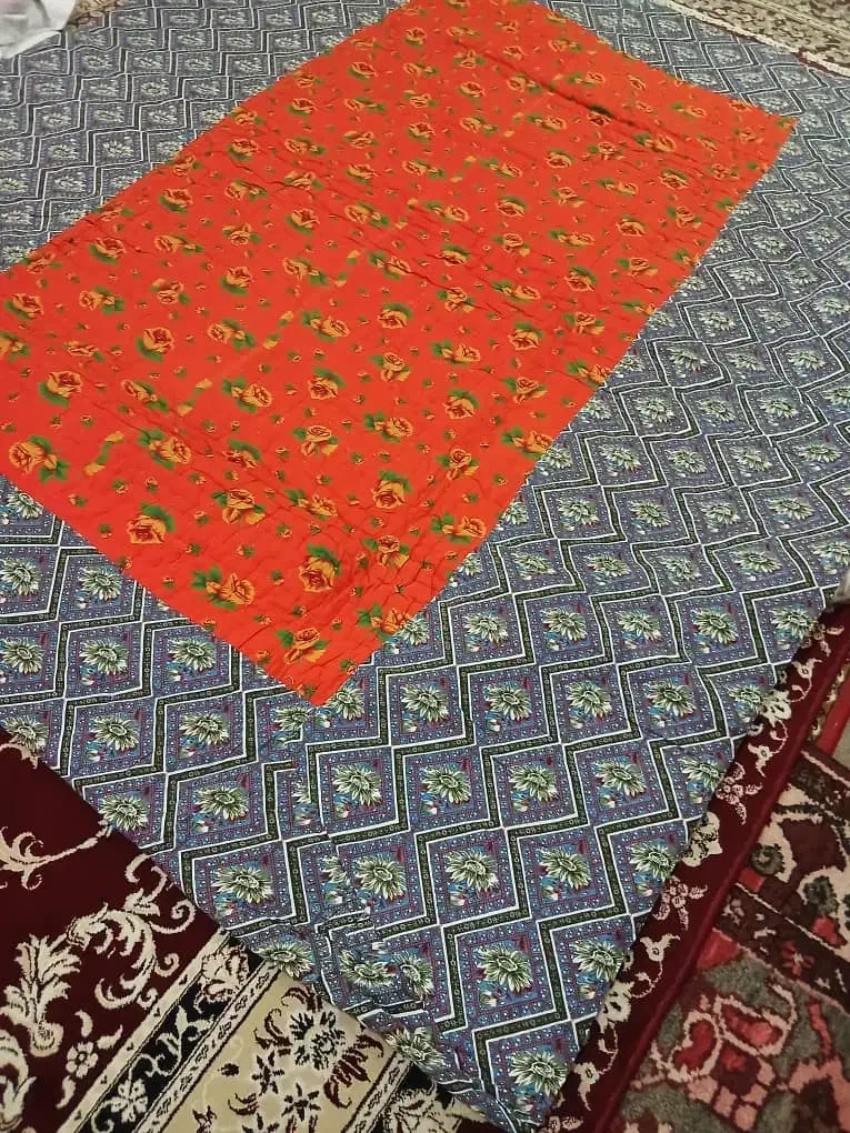 لهاف .لاهاف .لاحاف|رختخواب، بالش، پتو|برخوار, |دیوار