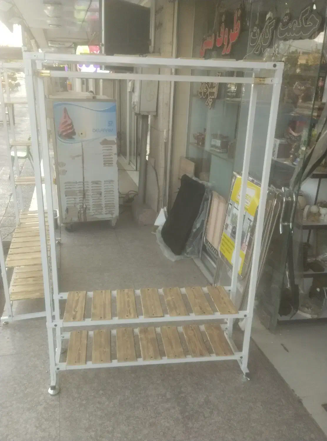 رگال و استند لباس|فروشگاه و مغازه|فولادشهر, B4|دیوار