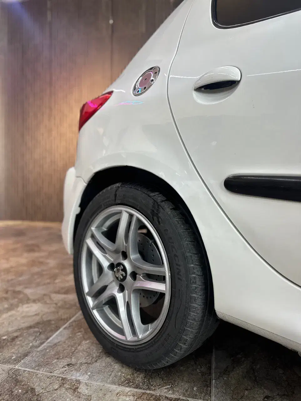 پژو ۲۰۶ تیپ ۲ مدل ۱۳۹۶ با لوازم|خودرو سواری و وانت|شاهین‌شهر, خانه کارگر|دیوار