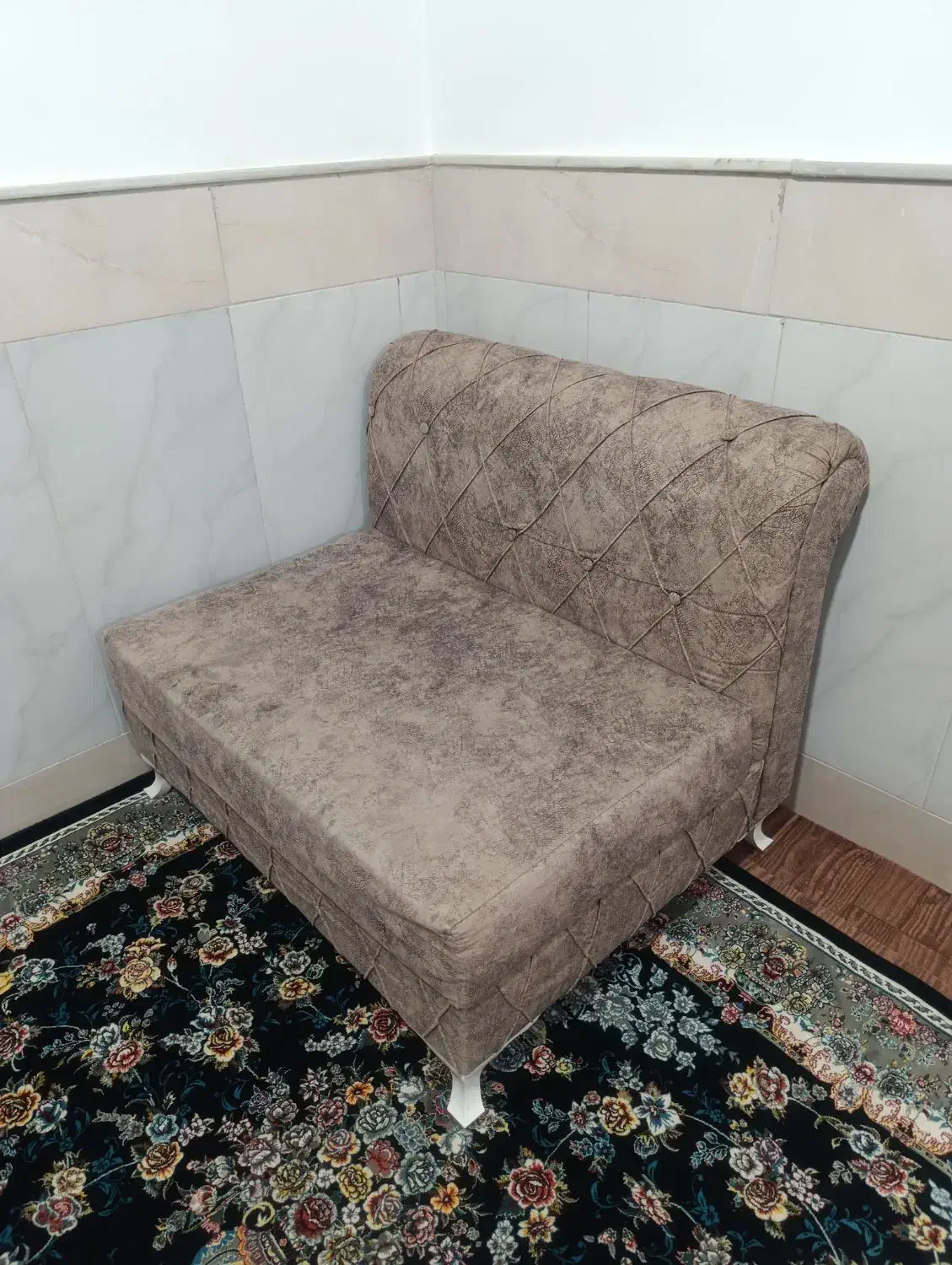 فروش فوری مبل دونفره|مبلمان خانگی و میز عسلی|قم, چهل درخت|دیوار