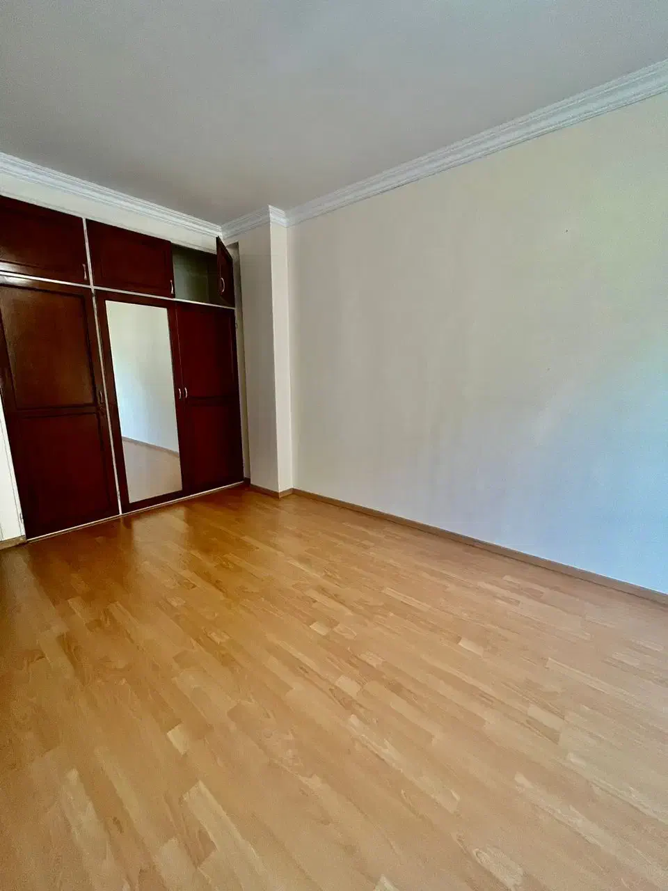 آپارتمان ۲۰۰ متر ۳و۴خواب/پاسداران دشتستان