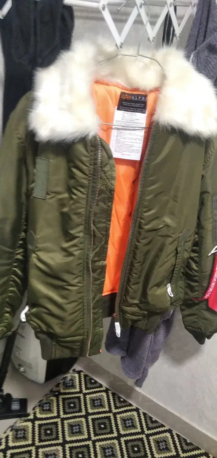 کاپشن بسیار خاص و بسیار خوش رنگ آلفا اصل|لباس|تهران, امیریه|دیوار