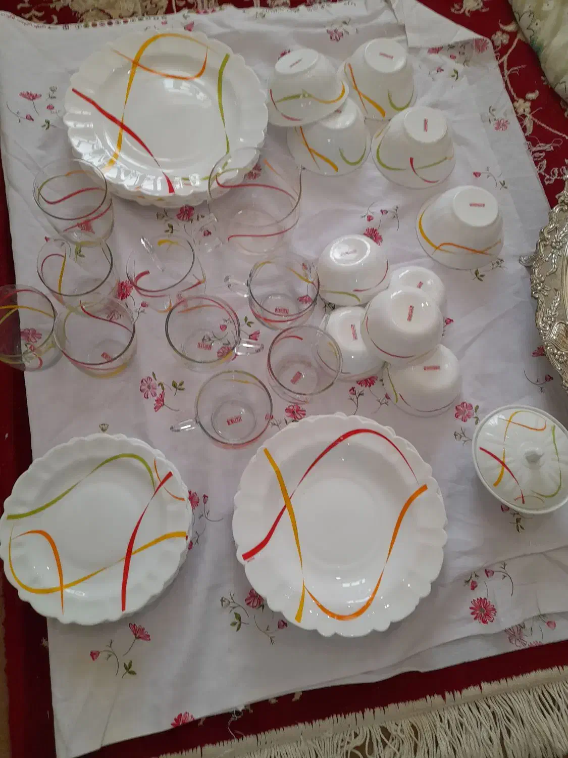 یک سرویس ارکوپال ۶نفره بقیمت دو میلیون بفروش میرسد|ظروف سرو و پذیرایی|همدان, |دیوار