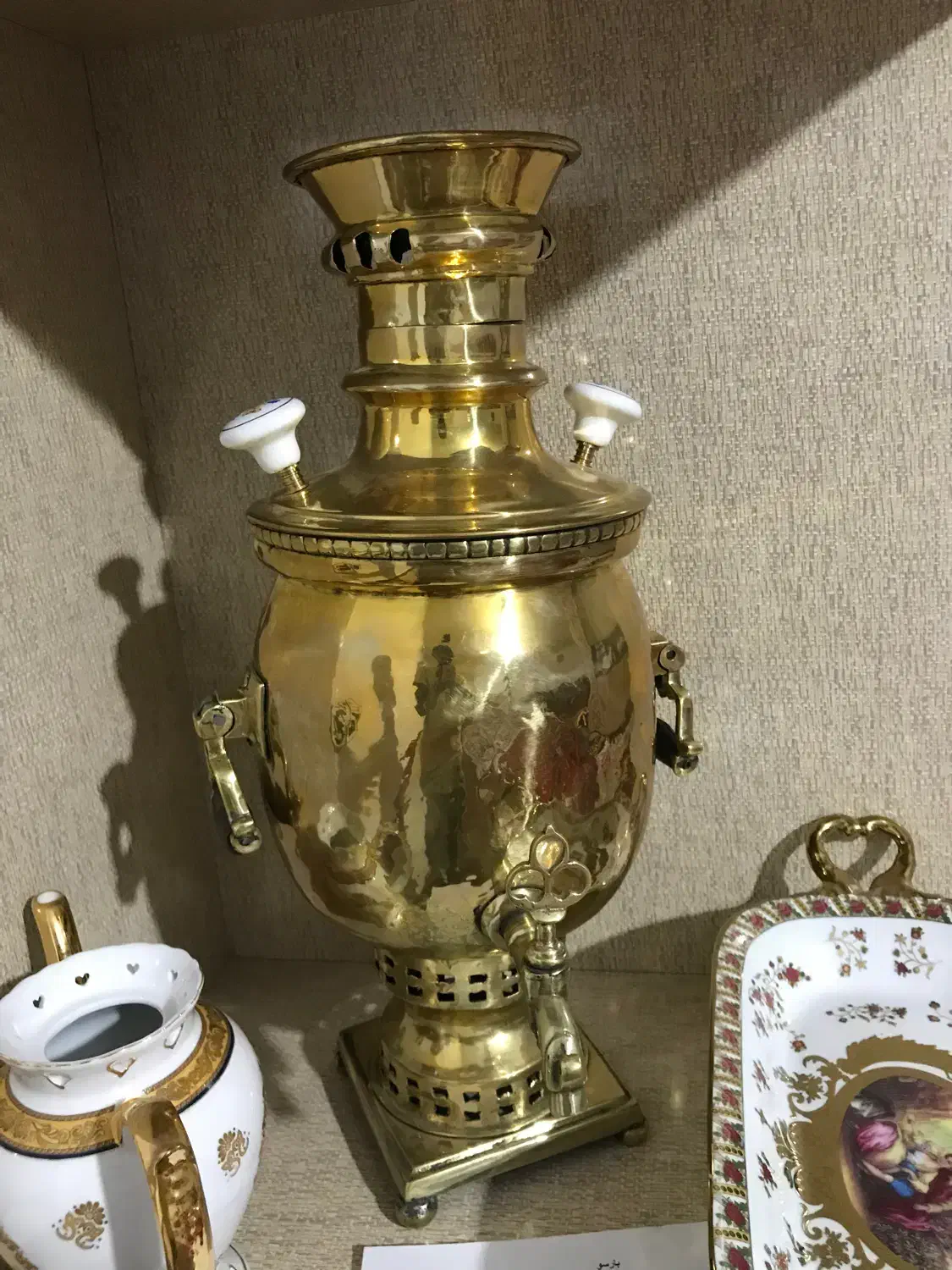 سماور برنج قدیمی سنگین|کلکسیون اشیاء عتیقه|عجب شیر, |دیوار