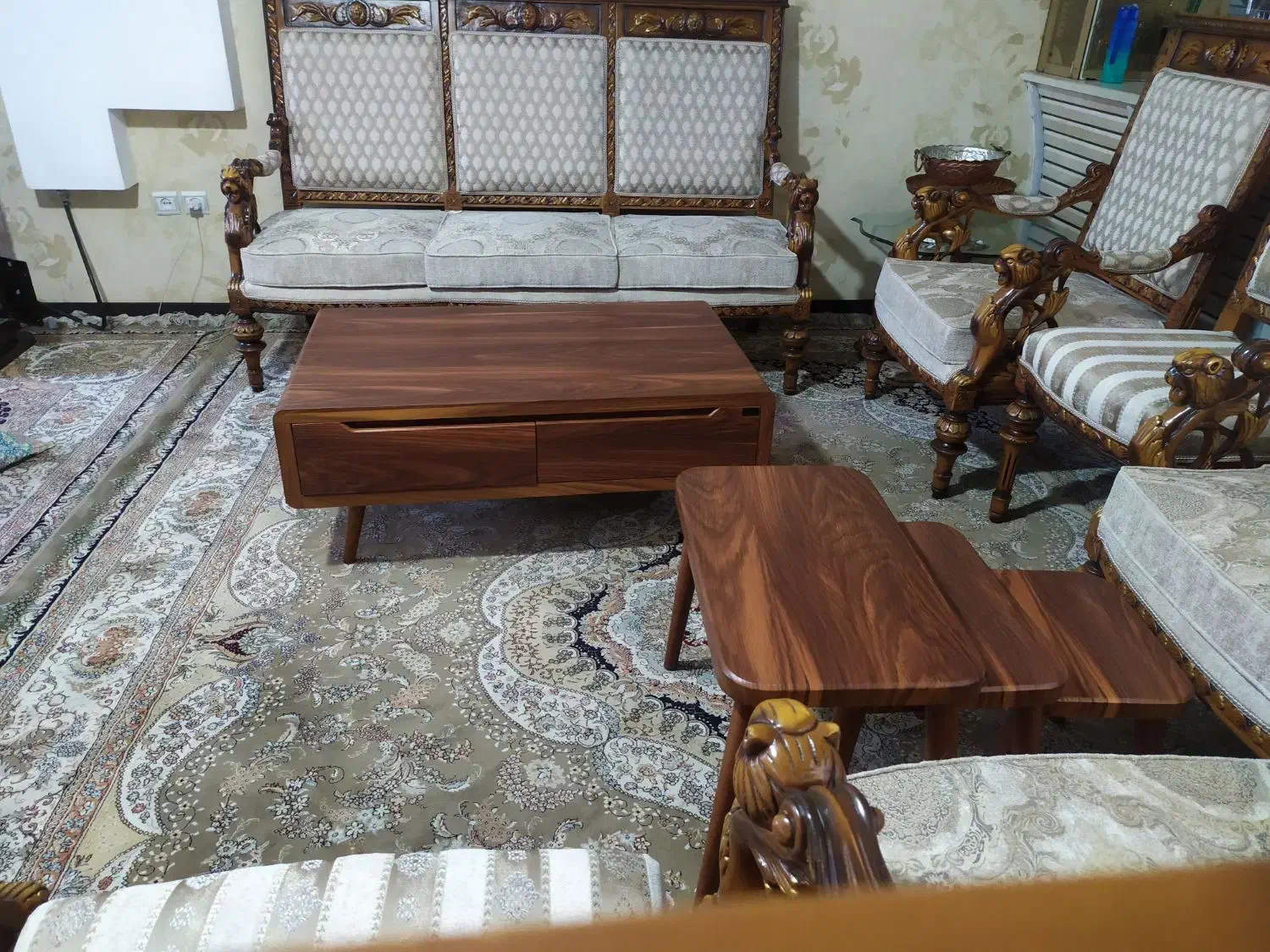 فروش فوری مبل بدلیل جابجایی|مبلمان خانگی و میز عسلی|فولادشهر, B7|دیوار