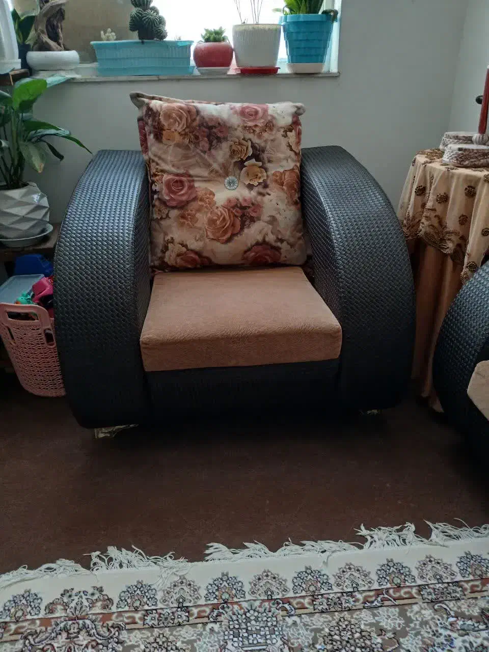 مبل هفت نفره سالم راحتی|مبلمان خانگی و میز عسلی|قم, پردیسان|دیوار