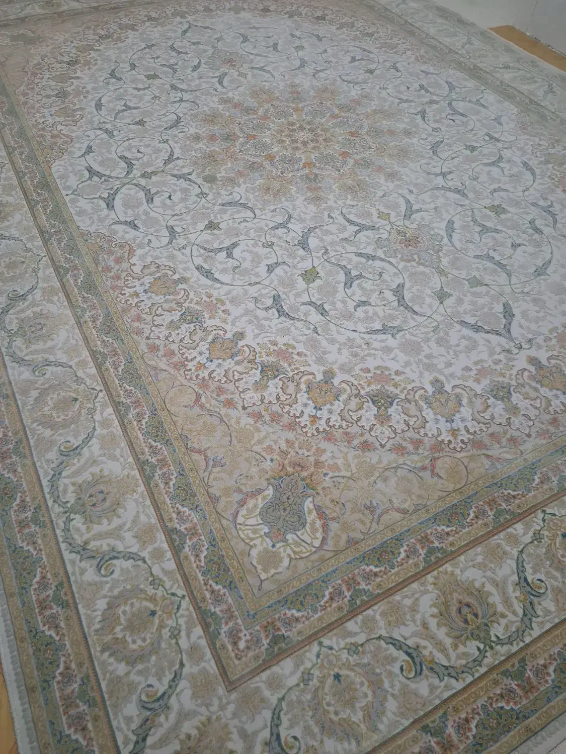 ۲عدد فرش ۹ متری ۱۲۰۰ شانه ابریشم دستباف گونه|فرش|میاندوآب, |دیوار