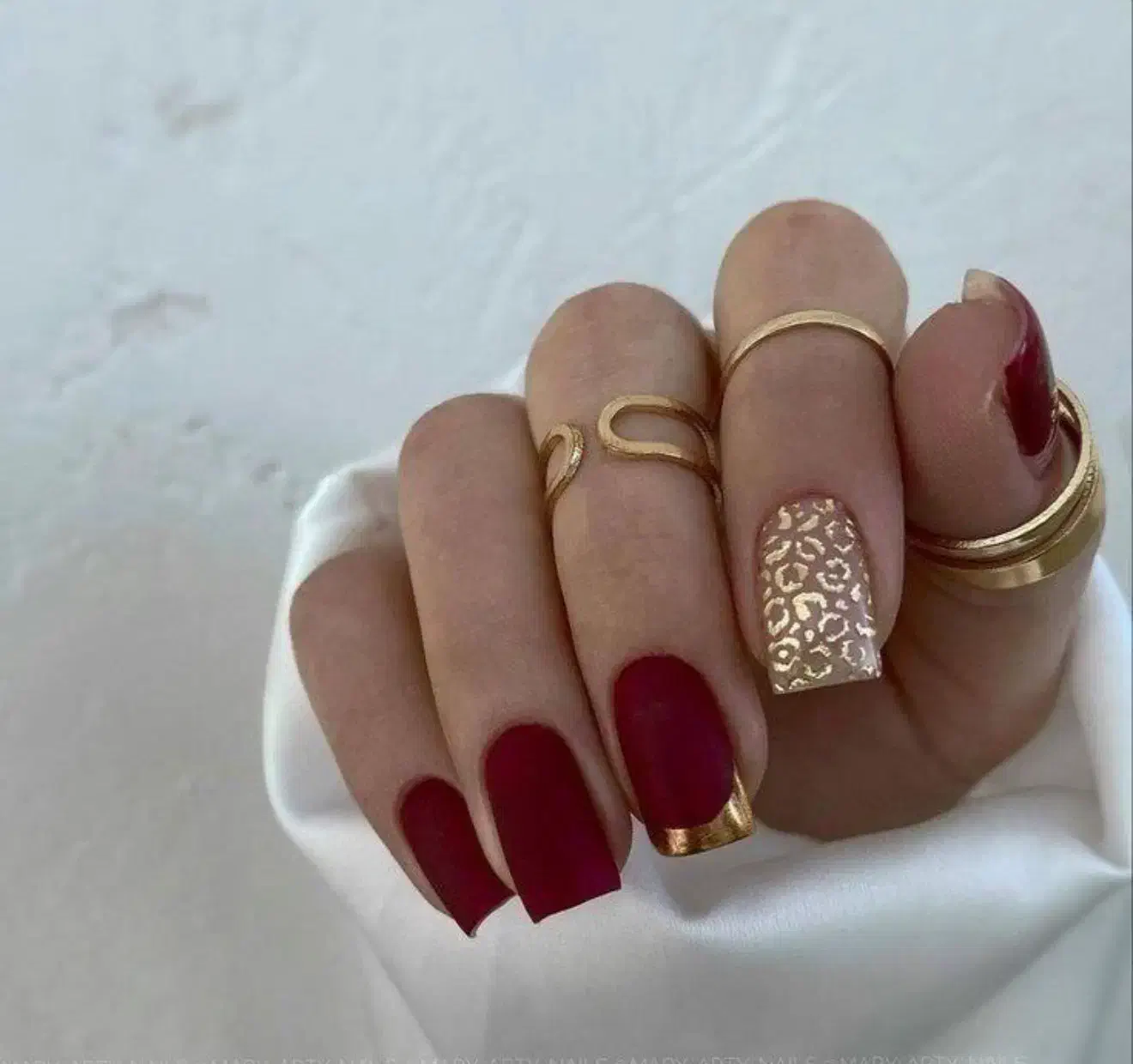 خدمات ناخن وبافت موی یلدایی تخفیف۳۰٪ برای رزروفوری|خدمات آرایشگری و زیبایی|اهواز, کوی پلیس|دیوار