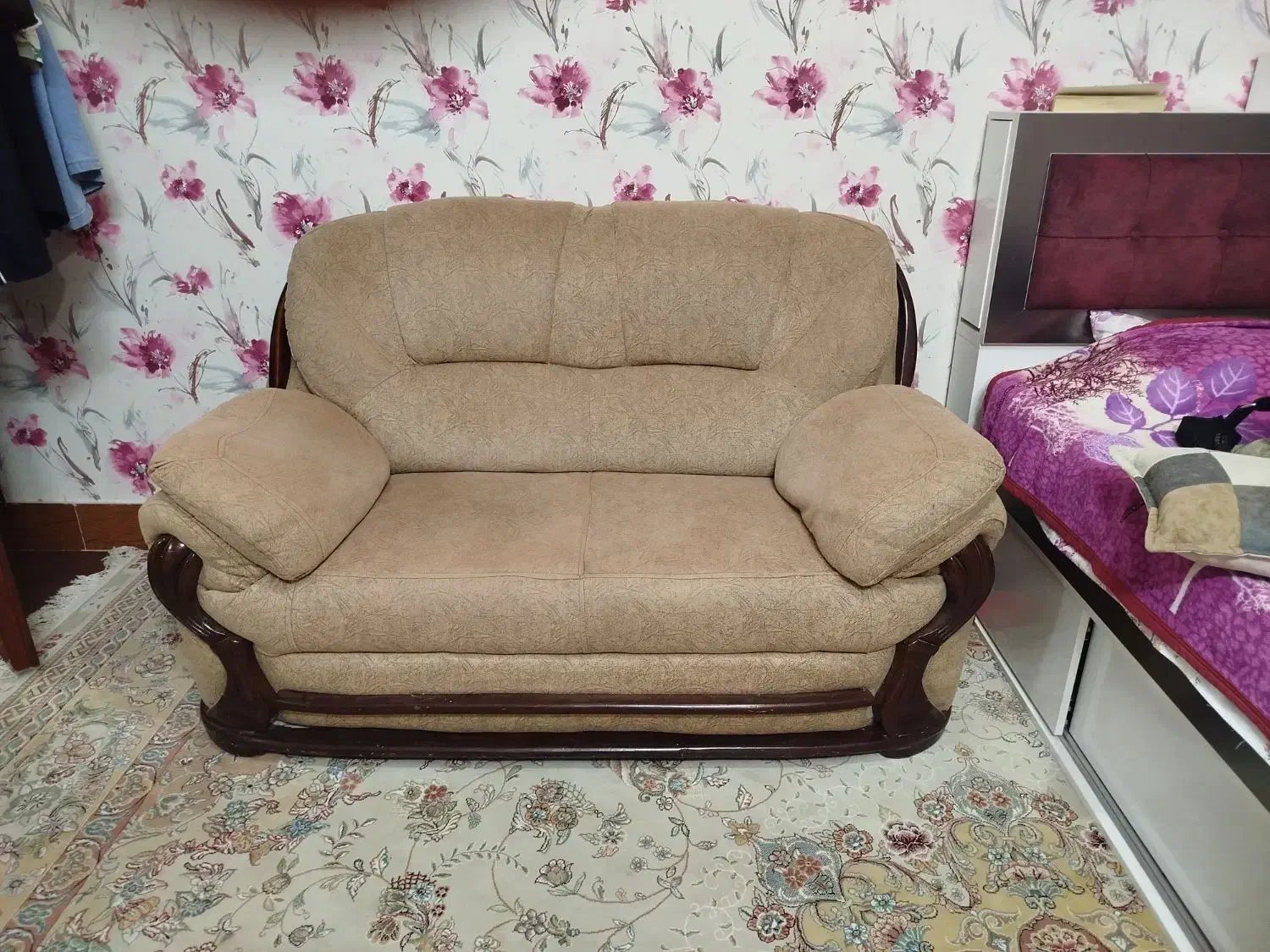 مبل هفت نفره محکم و تمیز|مبلمان خانگی و میز عسلی|کاشمر, |دیوار