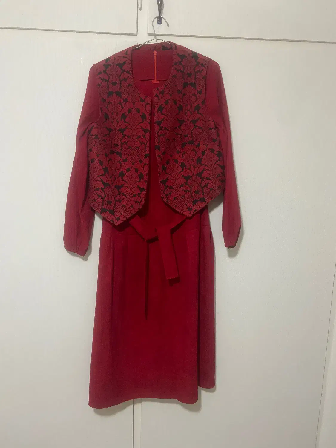 سارافون و ژیله|لباس|اراک, |دیوار