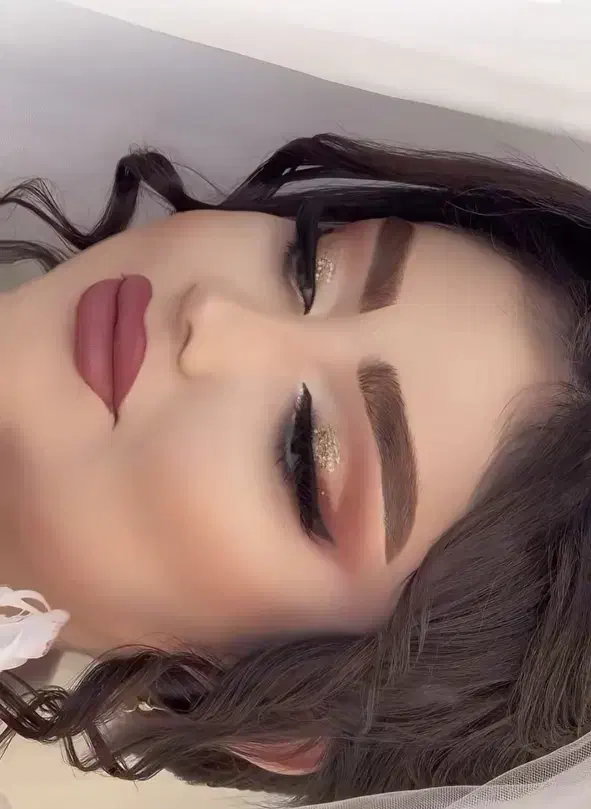 میکاپ و شنیونو کاشت ناخن|خدمات آرایشگری و زیبایی|مرند, |دیوار