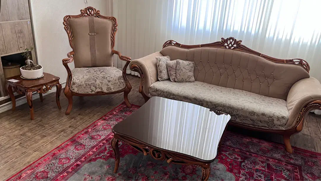 یک دست مبل استیل هفت نفره،و یک آینه و کنسول شیک|مبلمان خانگی و میز عسلی|همدان, |دیوار