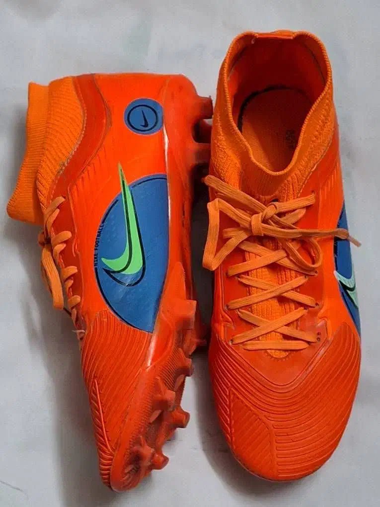 کتونی فوتبالی سایز ۳۹|ورزش‌های توپی|تهران, شکوفه|دیوار