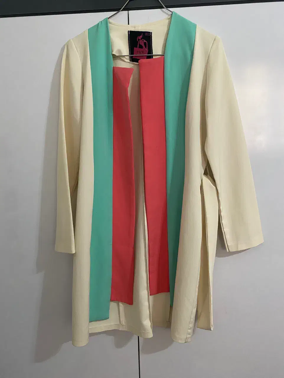 مقداری لباس به علت مهاجرت|لباس|تبریز, |دیوار