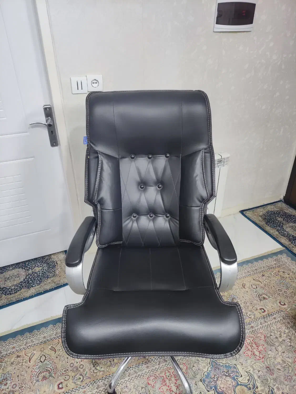 صندلی مدیریتی سالم|مبلمان اداری|ری, علایین|دیوار