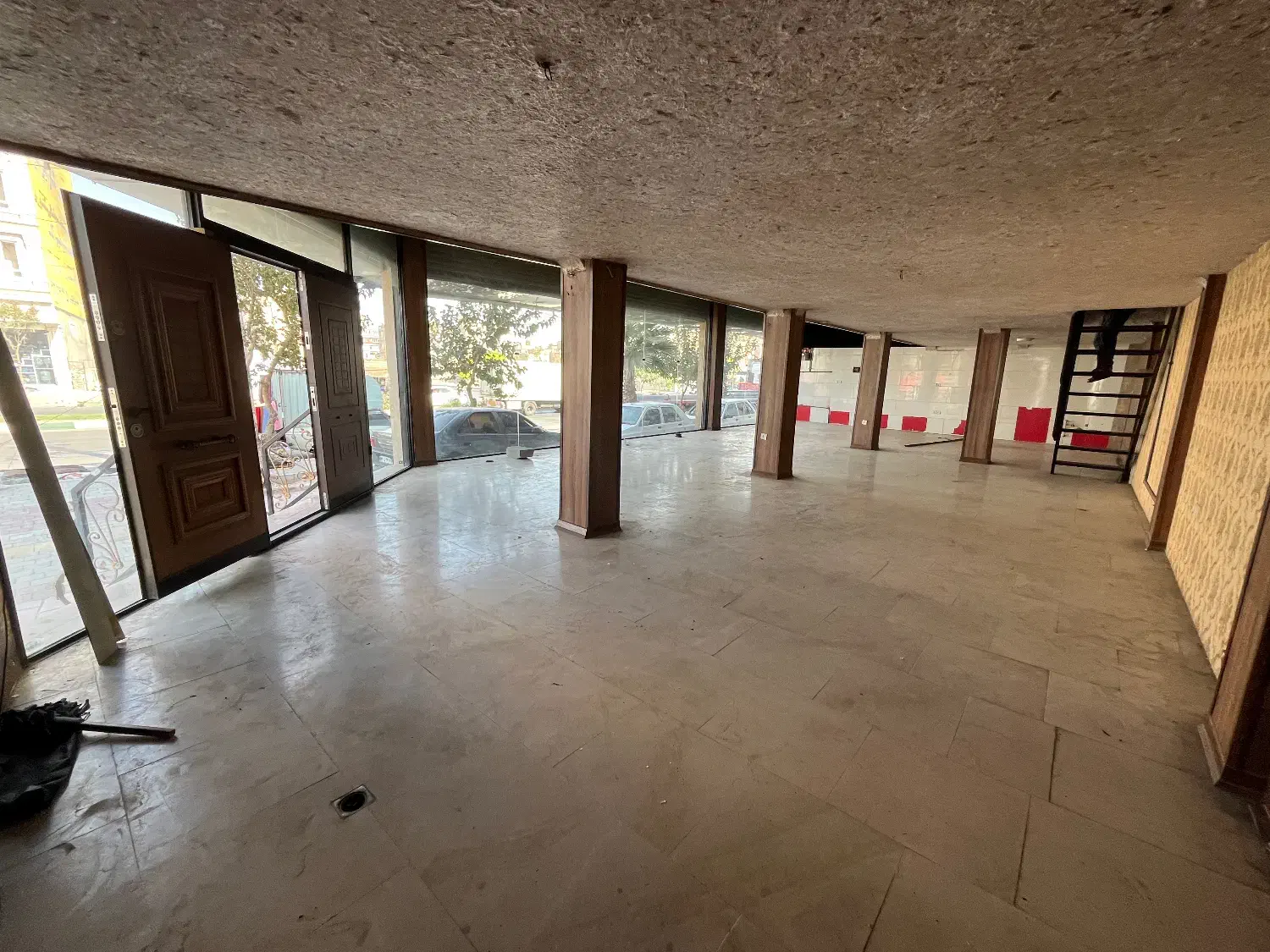 مغازه ۱۹۰متر با بالکن بحر جاده شهریار|اجارهٔ مغازه و غرفه|رباطکریم, شهرک صنعتی زوارهای|دیوار