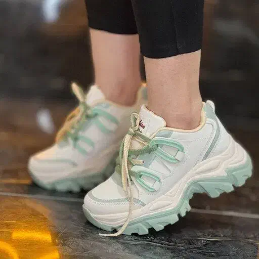 کتونی گوشواره ای|کیف، کفش، کمربند|یزد, |دیوار