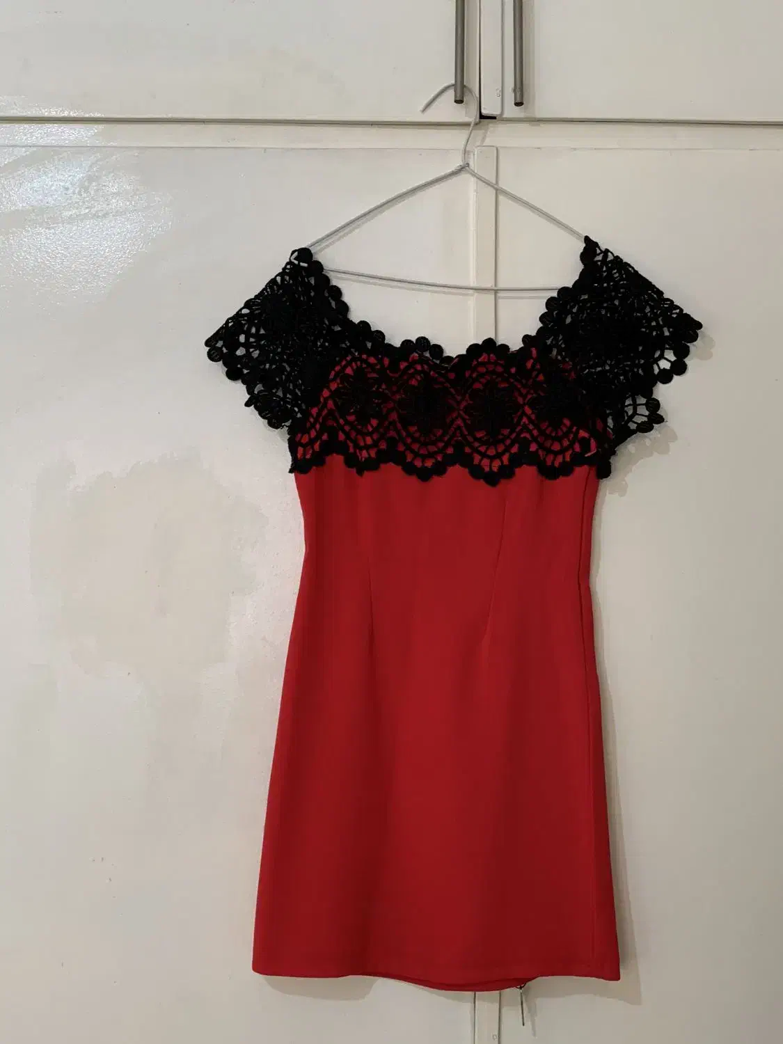 پیراهن کوتاه مجلسی|لباس|ساری, |دیوار