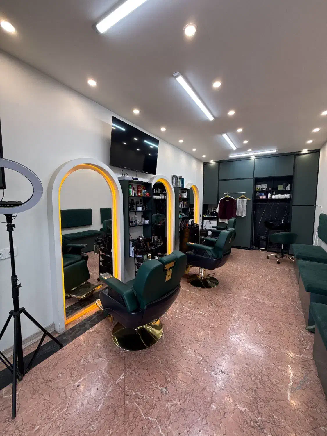 استخدام همکار در آرایشگاه مردانه|استخدام درمانی، زیبایی، بهداشتی|گرگان, |دیوار