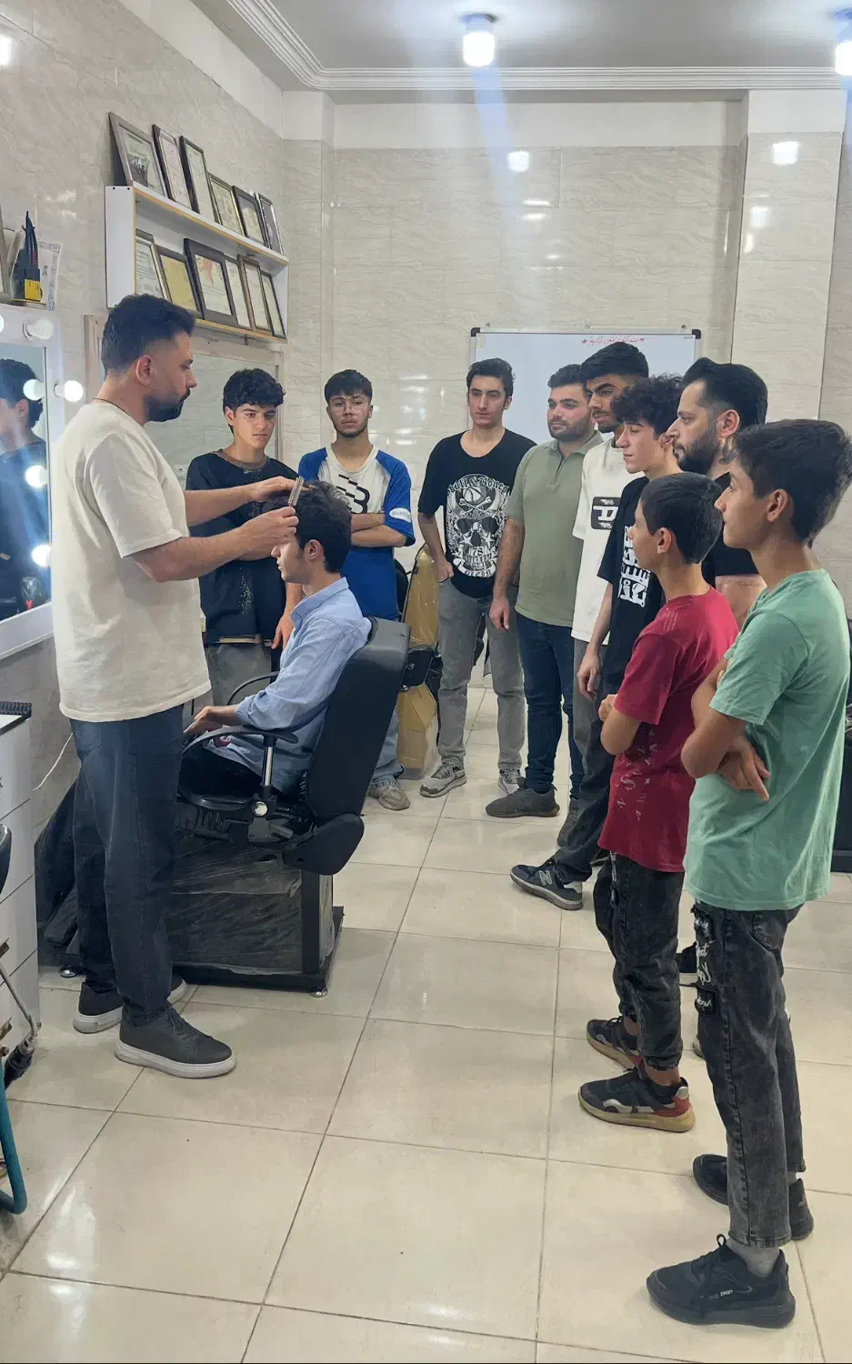 واگذاری آموزشگاه پیرایشگری مردانه|خدمات آرایشگری و زیبایی|مسجد سلیمان, |دیوار