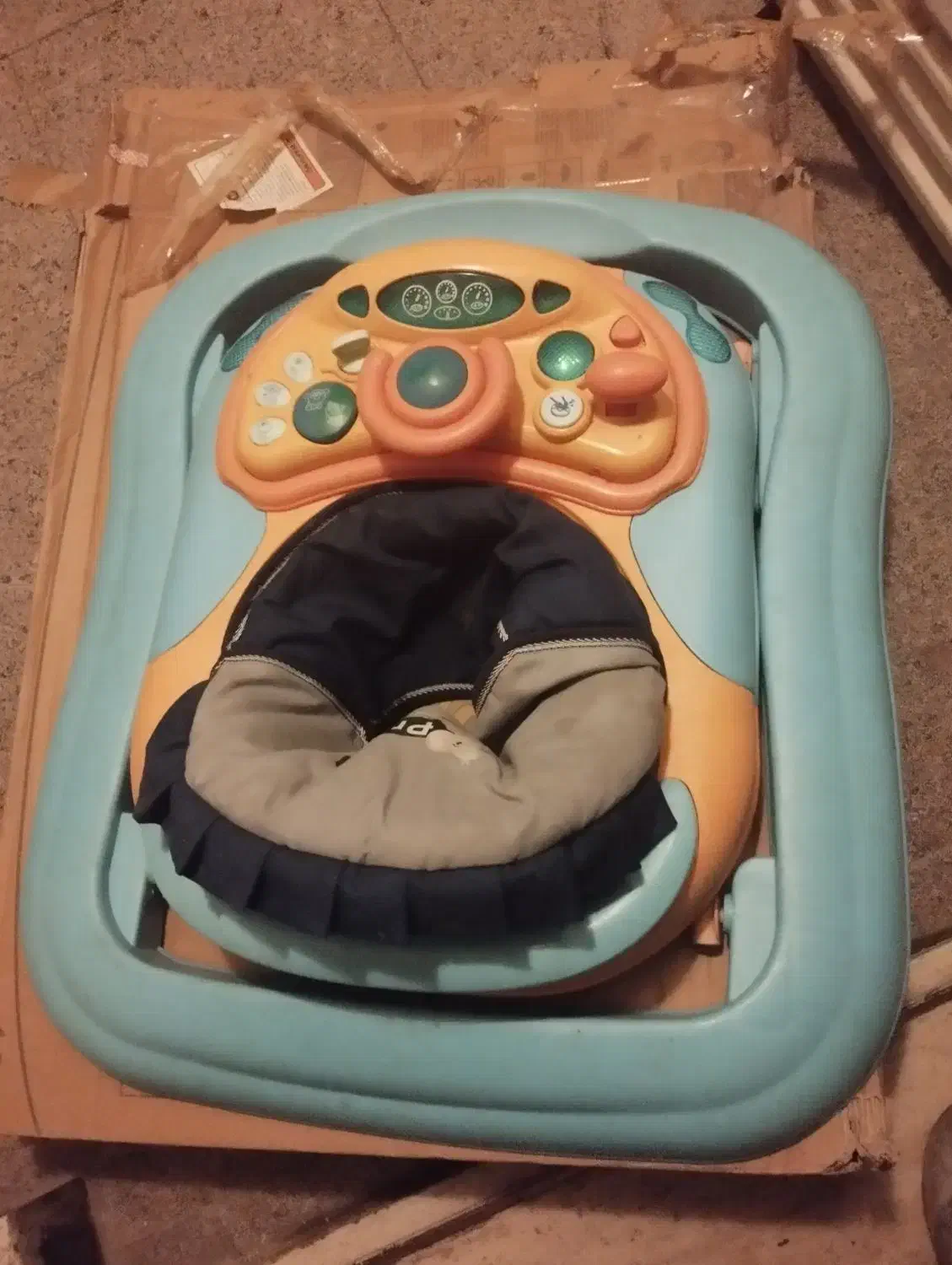 صندلی و روروک وتخت کنار مادر|اسباب و اثاث بچه|تهران,  امام زاده قاسم (نیاوران)|دیوار