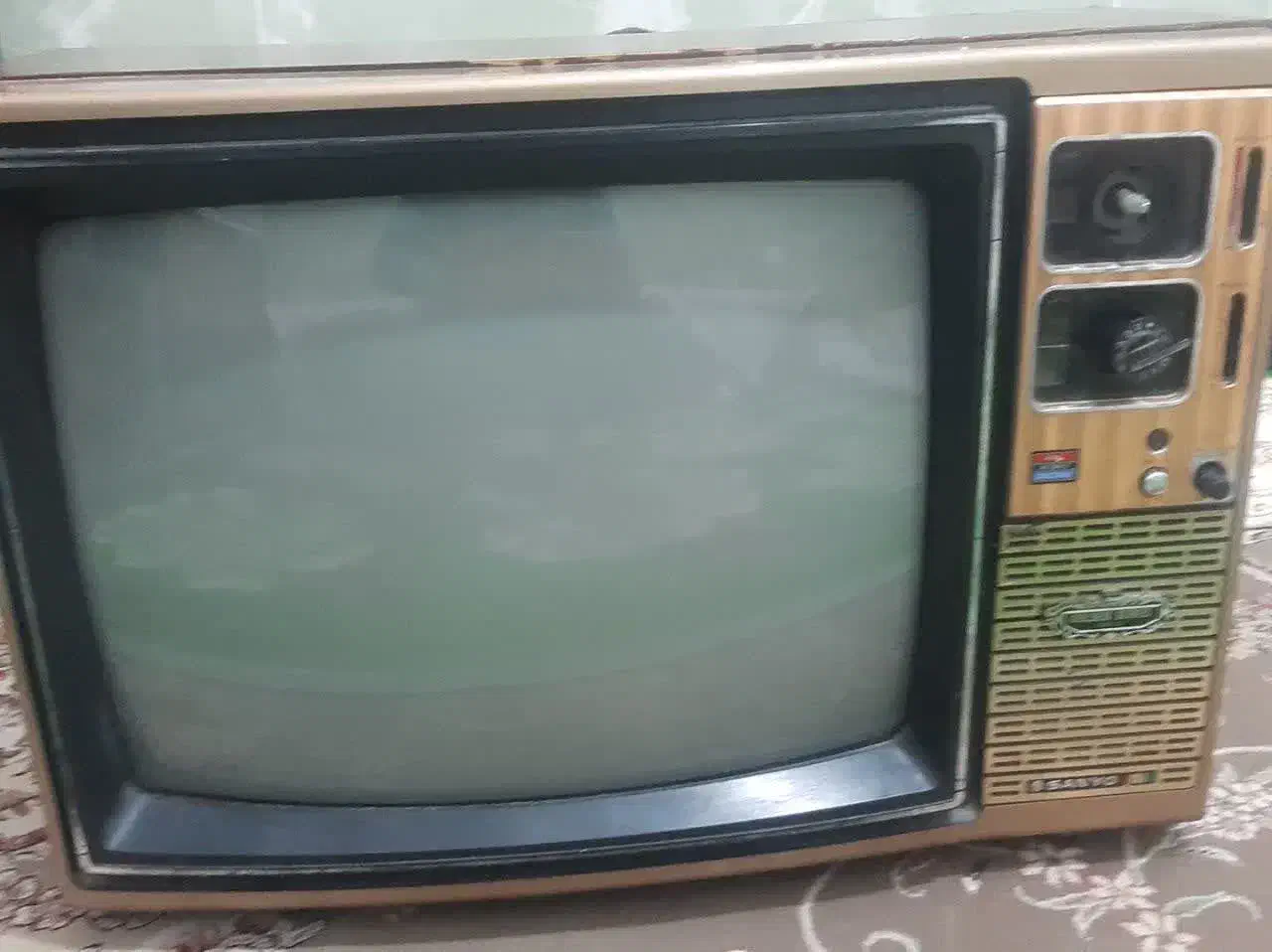 تلویزون قدیمی مهریز|تلویزیون و پروژکتور|مهریز, |دیوار