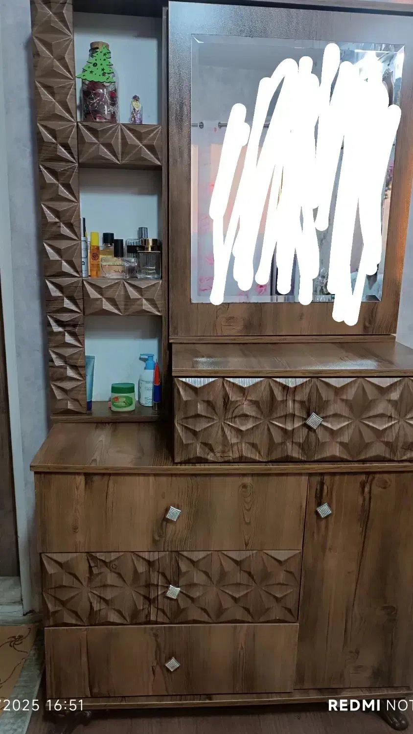 میز آرایش همراه با آینه کمدی|مبلمان خانگی و میز عسلی|اسلام‌شهر, شهرک مصطفی خمینی|دیوار