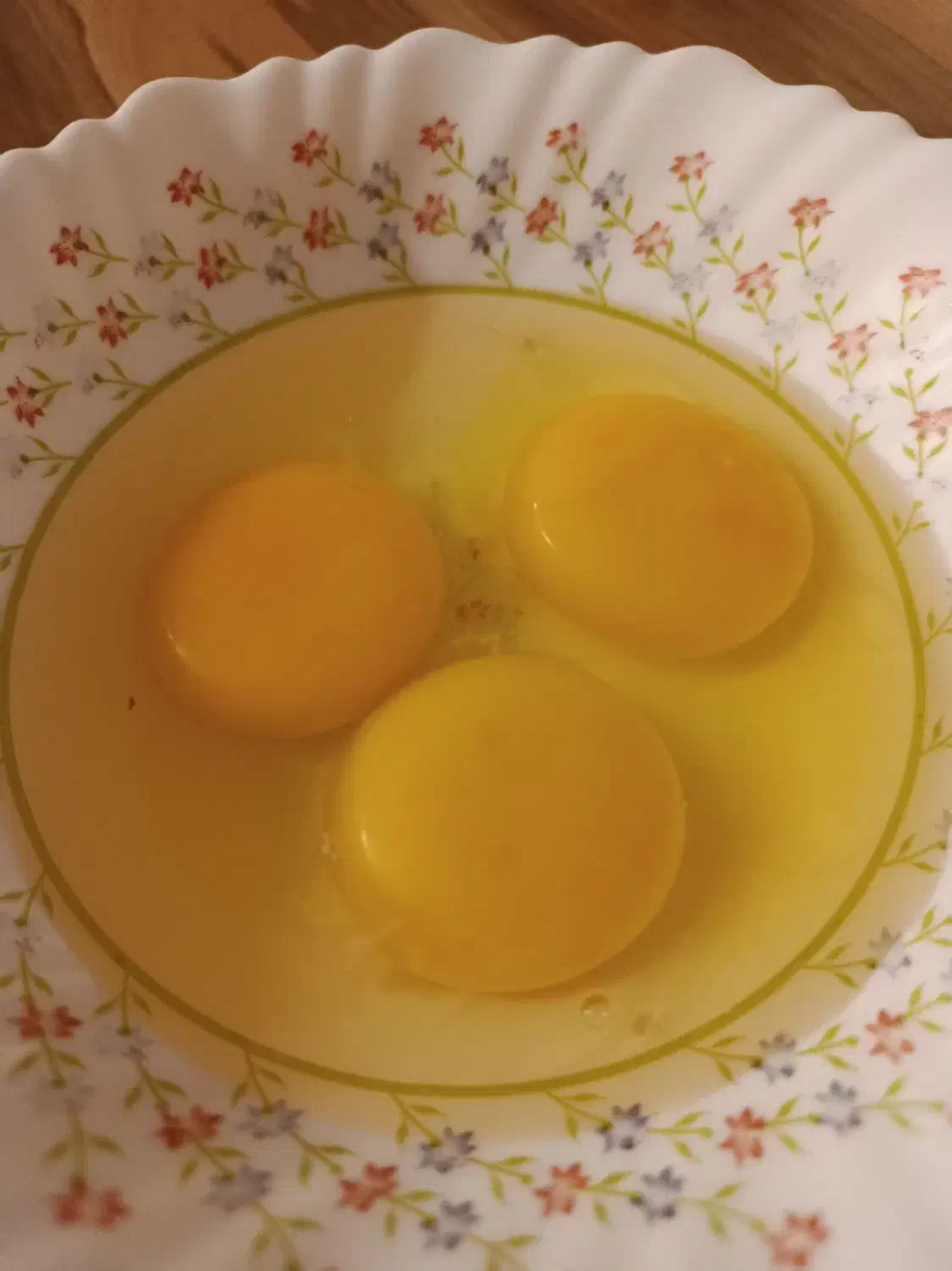 سفیده تخم مرغ و مایه تخم مرغ تازه و بهداشتی|خوردنی و آشامیدنی|فردیس, فردیس|دیوار