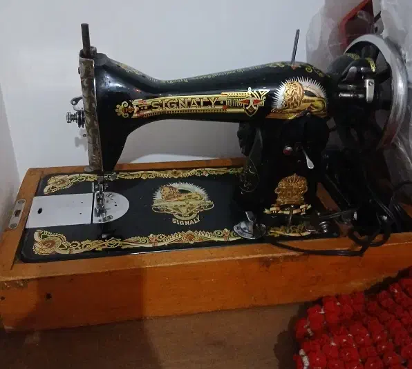 چرخ خیاطی SIGNALY قدیمی|کلکسیون اشیاء عتیقه|بهشهر, |دیوار