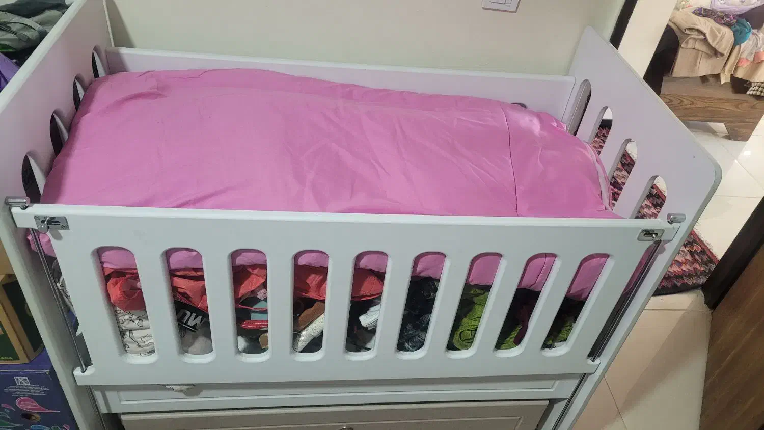 تخت کودک کنار تخت مادر|تخت و سرویس خواب|دماوند, گیلاوند|دیوار