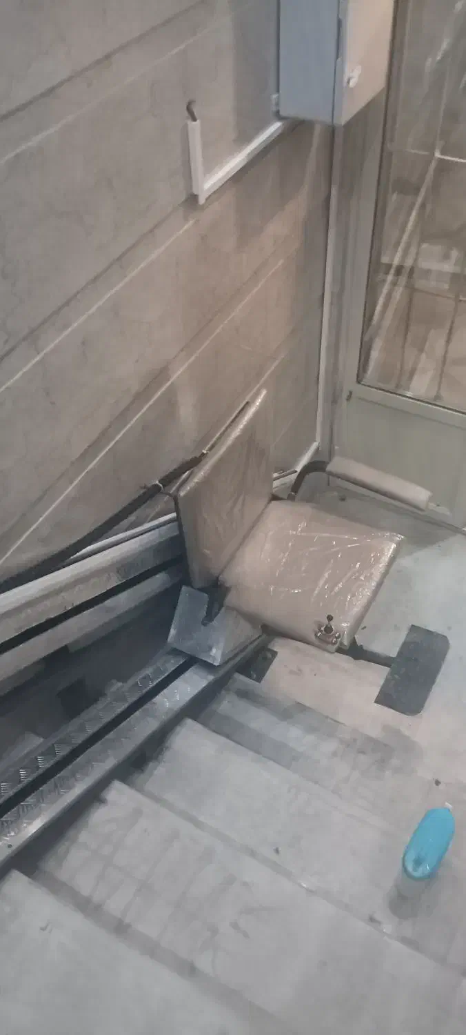 صندلی پله رو|مصالح و تجهیزات ساختمان|قم, جاده معدن|دیوار