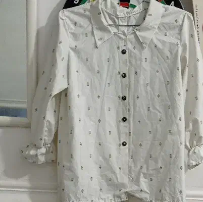 دو پلاستیک لباس دارم|لباس|بندر گناوه, |دیوار