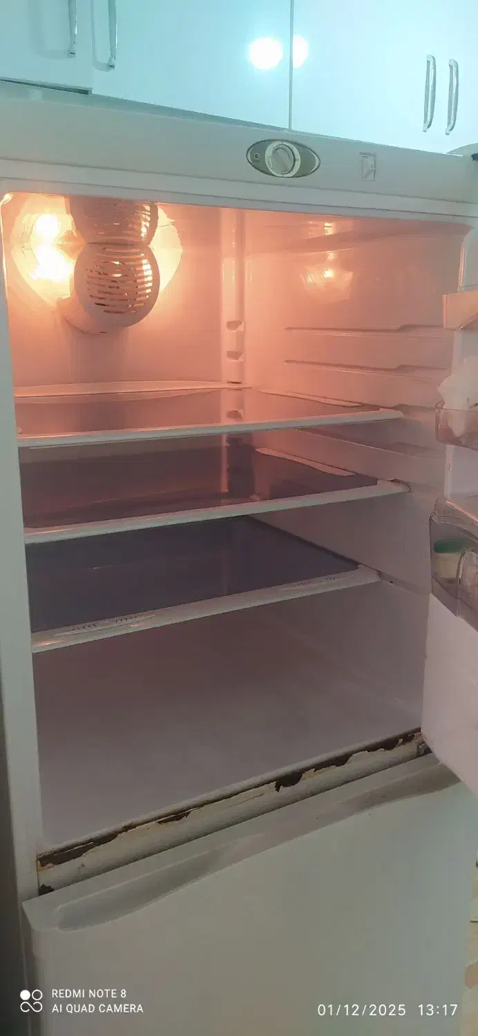 یخچال فریزر سرحمی اسنوا کارکرده 12000/000|یخچال و فریزر|بروجرد, |دیوار