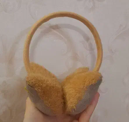 گوشگیر عروسکی|کفش و لباس بچه|مشهد, عامل|دیوار