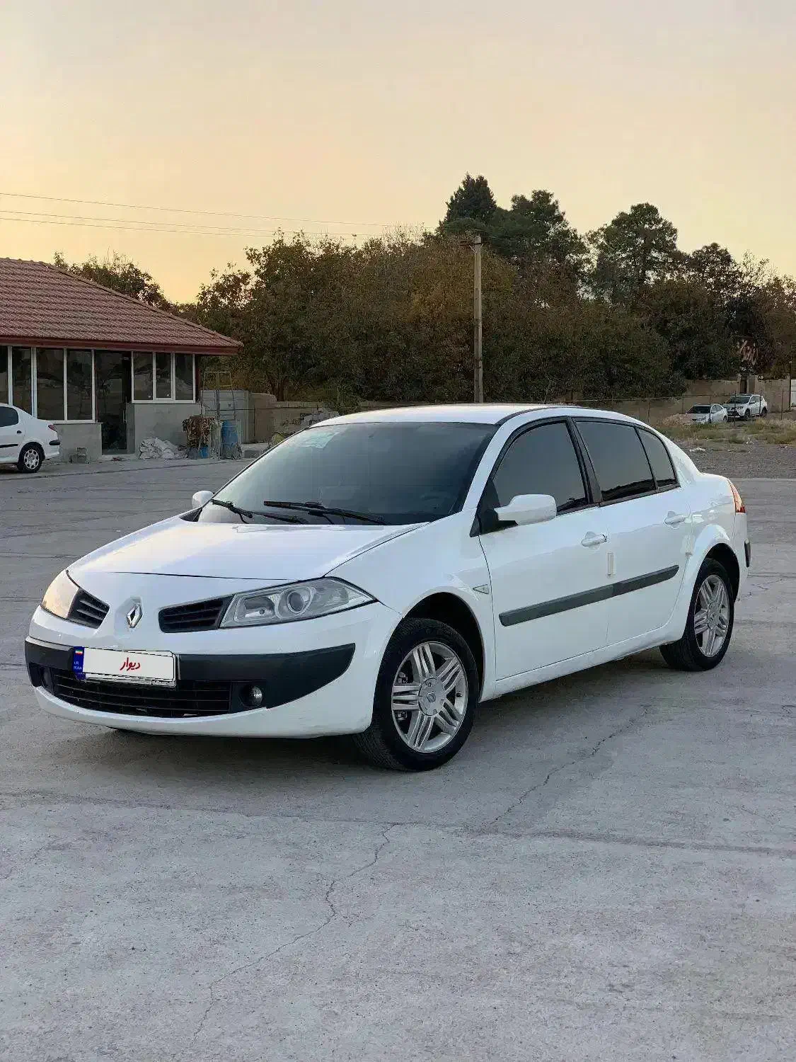 مگان 2000 اتومات مدل ۸۸|خودرو سواری و وانت|شیراز, دکتر حسابی|دیوار