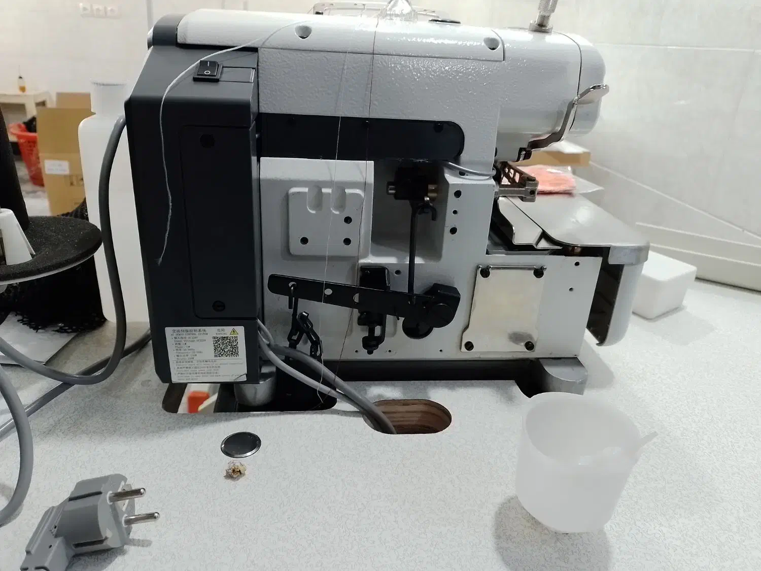 چرخ سردوز ۴نخ بن هورس ۹۰۰ اتو ومکش|چرخ خیاطی و ریسندگی|بروجرد, |دیوار