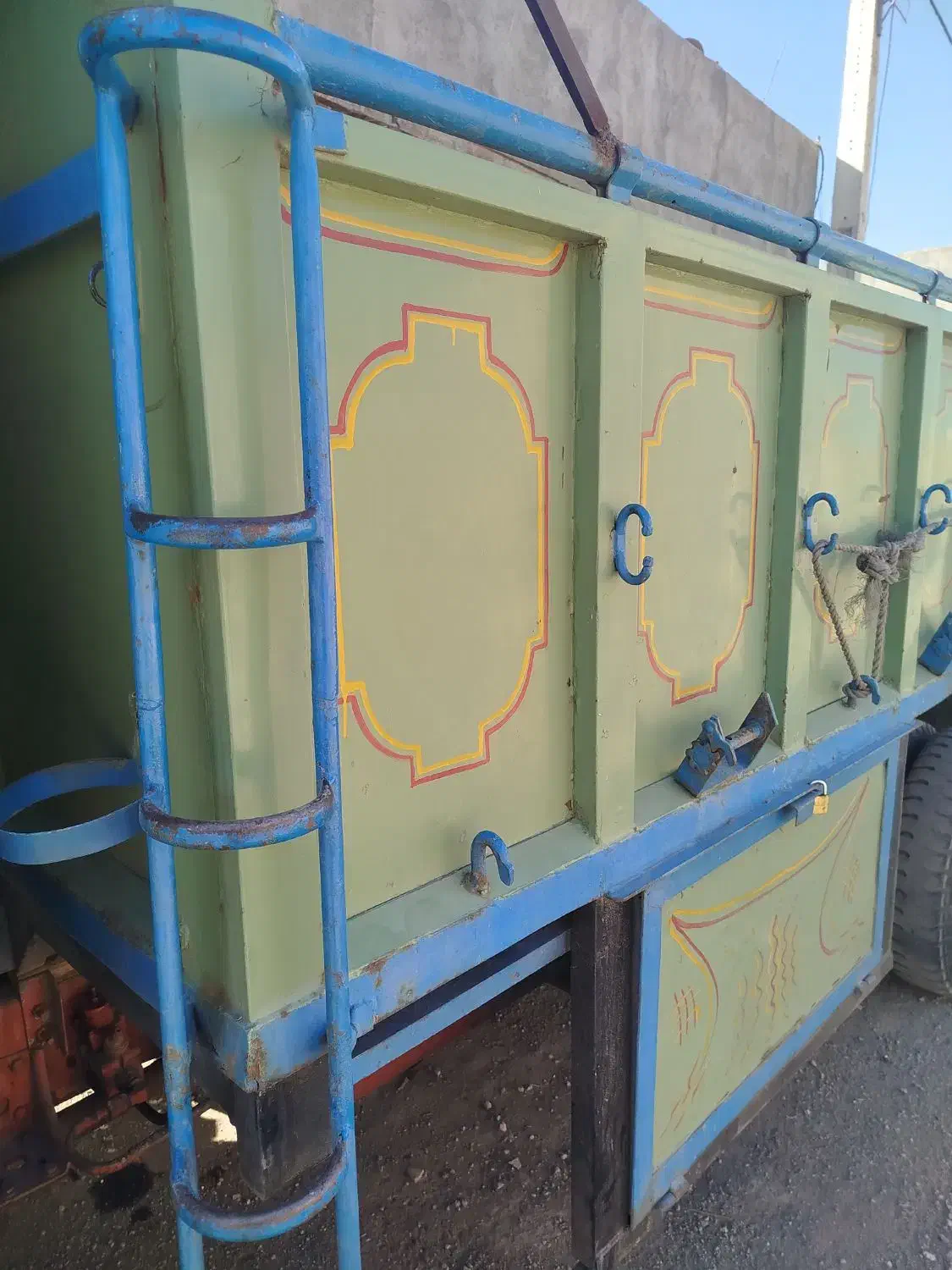 اتاق خاور فروشی .|خودرو سنگین|خوی, |دیوار