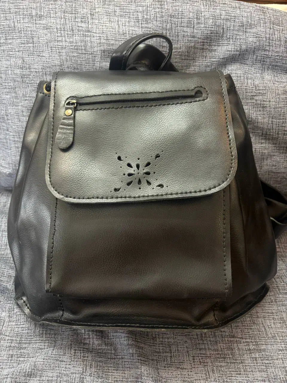 کوله پشتی چرم مصنوعی|کیف، کفش، کمربند|اصفهان, هزارجریب|دیوار