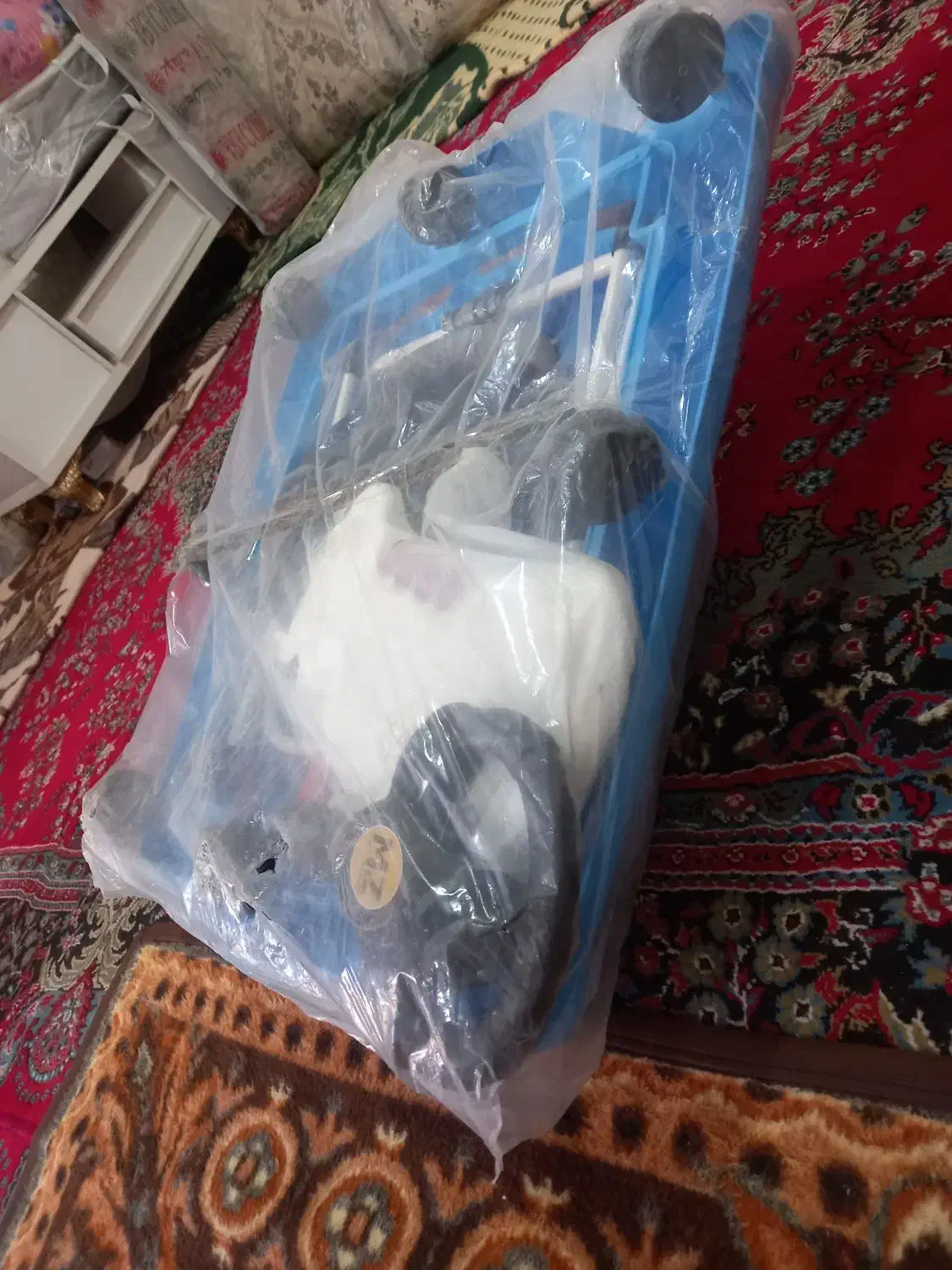 روی رویک|کالسکه و لوازم جانبی|خوی, |دیوار