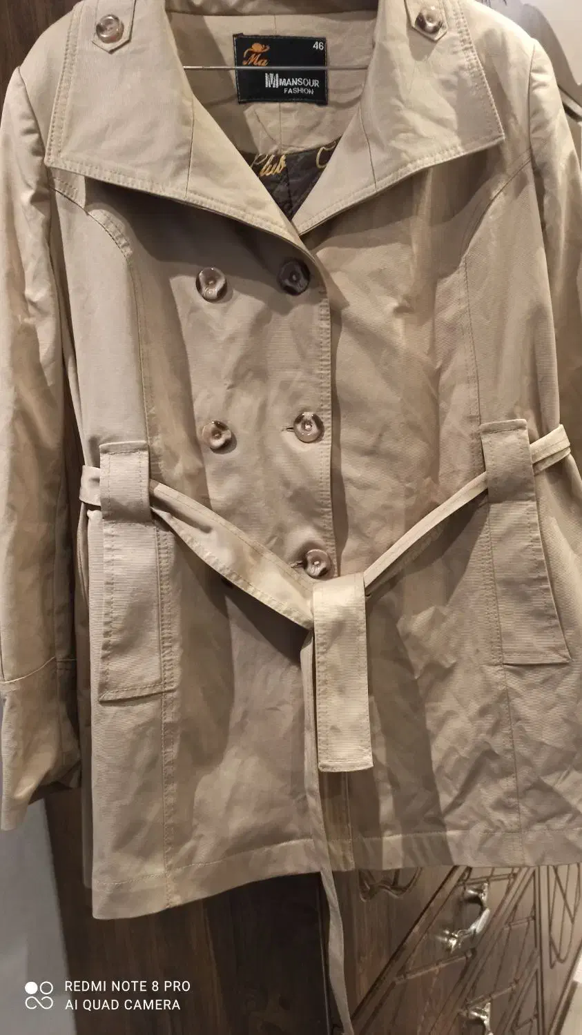 بارانی زنانه تمیز نو هست|لباس|رشت, رشتیان|دیوار