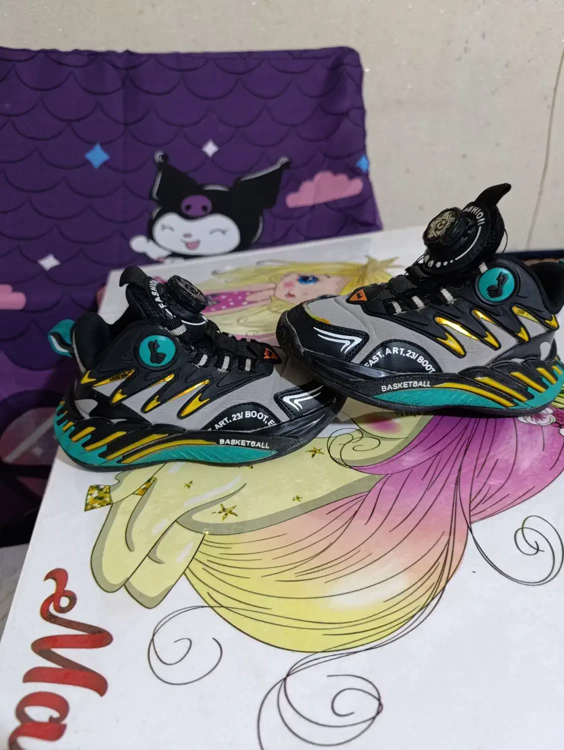 کفش کتانی خارجی|کیف، کفش، کمربند|الوند, |دیوار