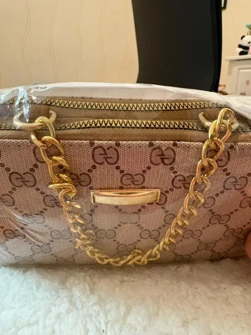 کیف رو دوشی زنجیر دار دو زیپه طلایی دارای بند بلند|کیف، کفش، کمربند|کرج, حصارک بالا|دیوار