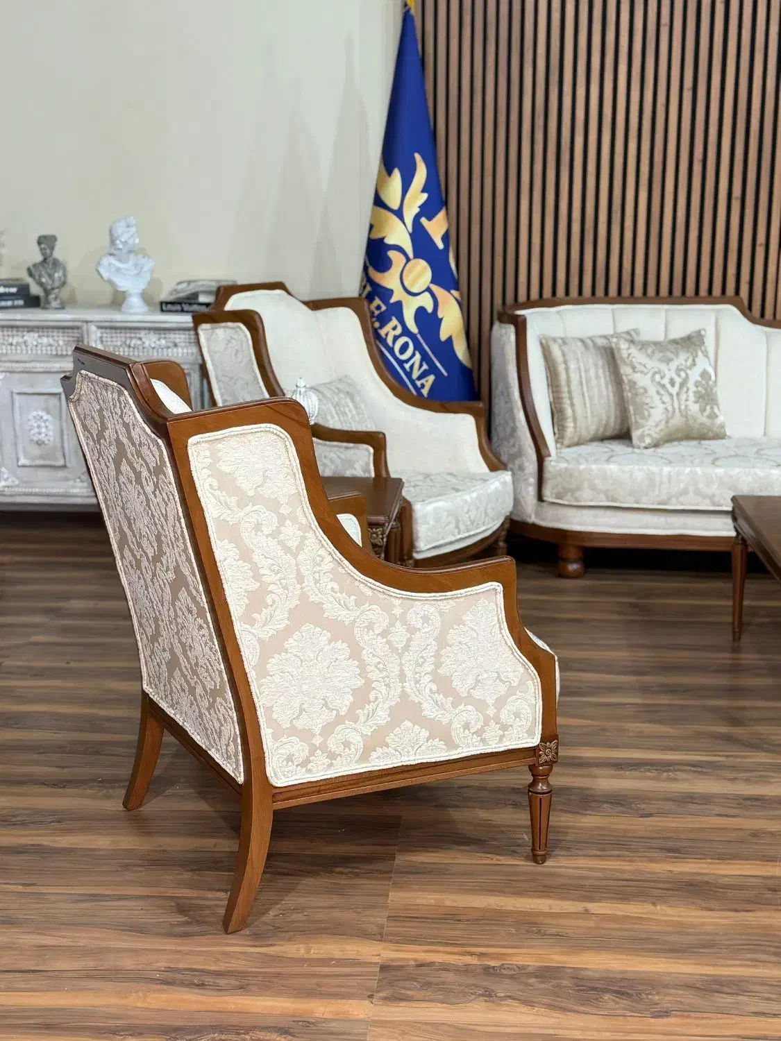مبل نئوکلاسیک اماده تحویل|مبلمان خانگی و میز عسلی|تهران, حکیمیه|دیوار