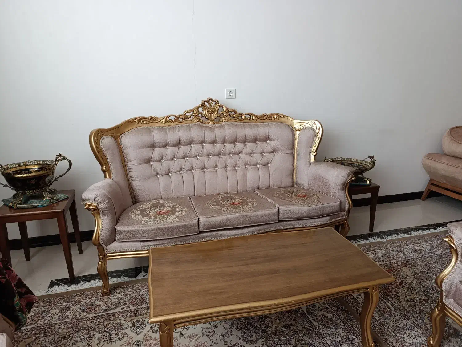 مبل 9نفره سلطنتی|مبلمان خانگی و میز عسلی|قم, زنبیل آباد|دیوار