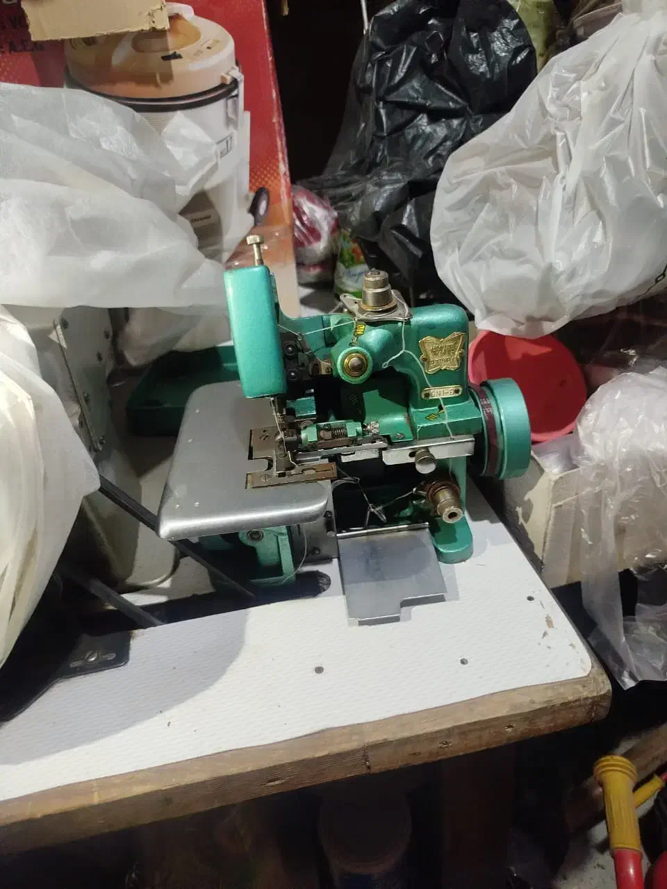 سر دوز پروانه ای با پدال سالم|چرخ خیاطی و ریسندگی|کرمان, |دیوار